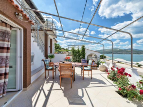 Luxurious Holiday Home in Arbanija with Jacuzzi